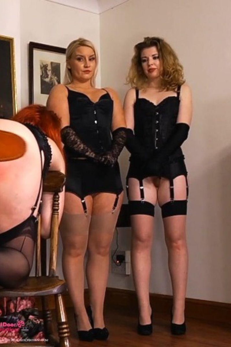 Lets Dance Burlesque 11 - Screenshot 1 of 4 - BDSM
