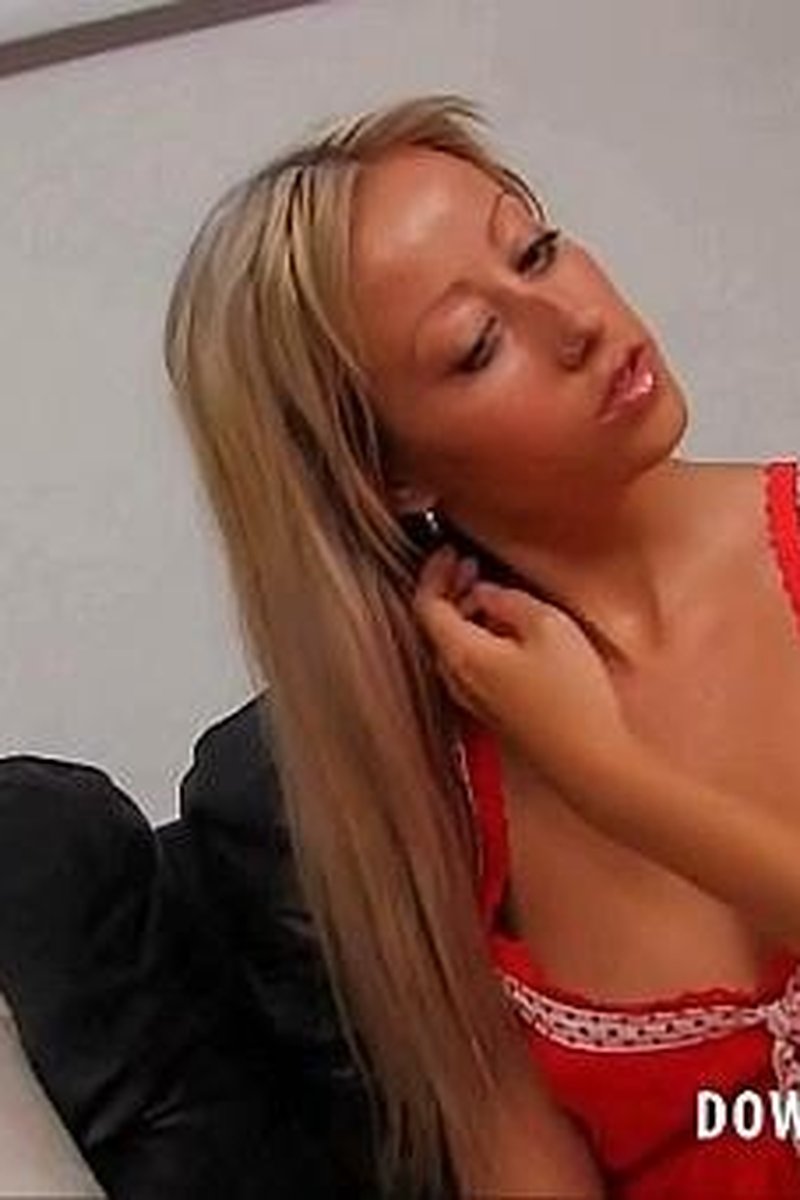 Jen Bailey - Screenshot 1 of 4 - Downblouse