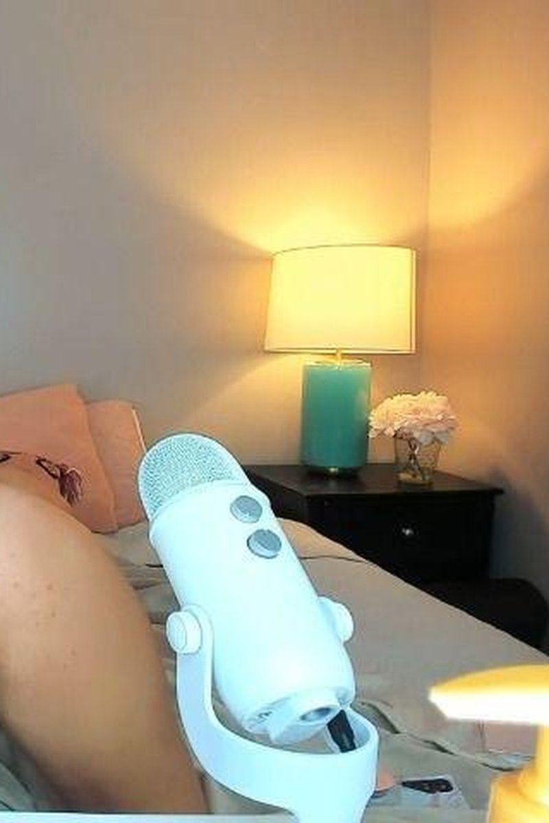 MILF Squirt - Screenshot 1 of 4 - Curvy