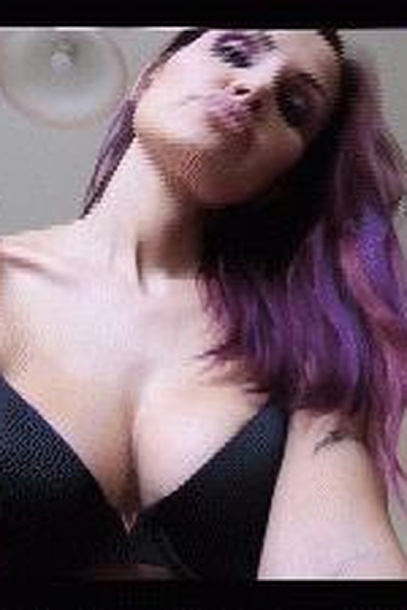 Sneezing On You (Request) - Screenshot 1 of 4 - Femdom