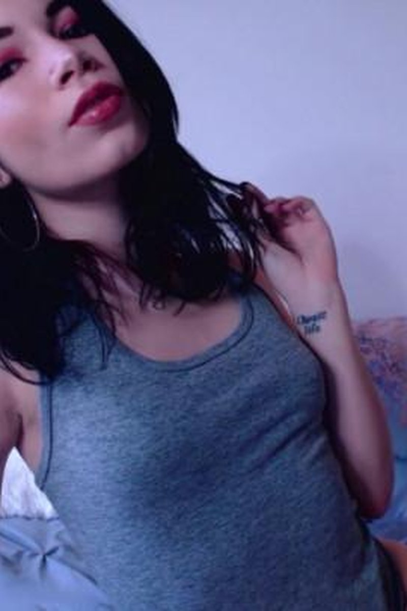 Never - Screenshot 1 of 4 - Bitch