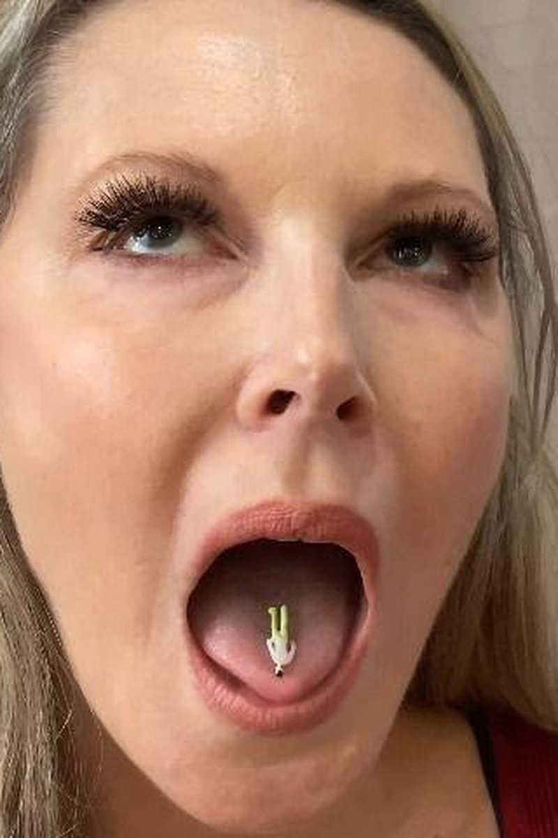 Tiny Man Taste Test - Screenshot 1 of 4 - Fetish