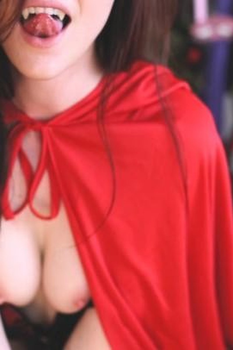 Faps & Fangs - Screenshot 1 of 4 - Holidays