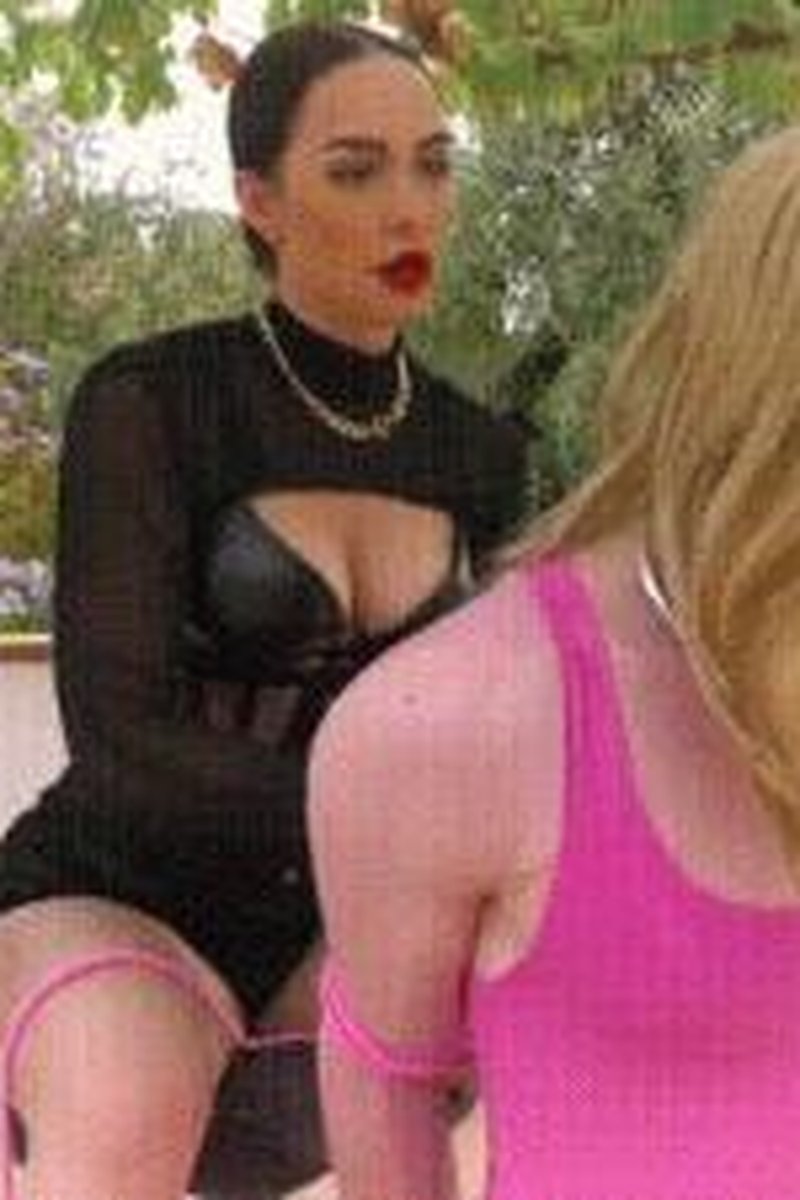 Airhead - Screenshot 1 of 4 - Corset