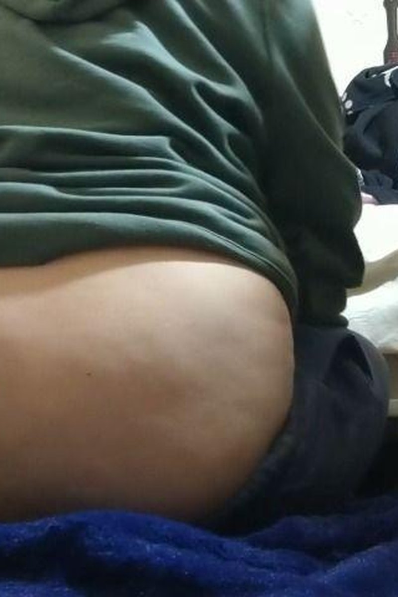 Buttcrack Folding Laundry - Screenshot 1 of 4 - Ass Fetish