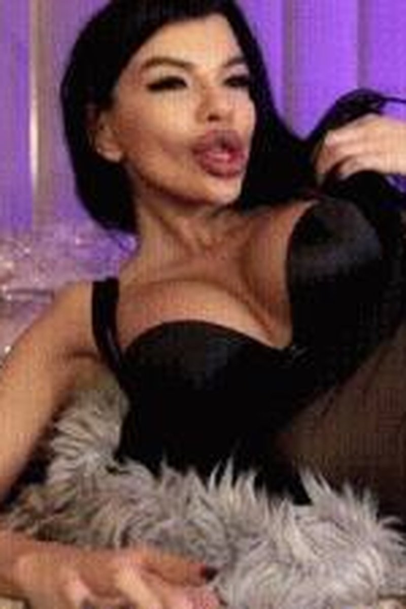 Seductive Teaser - Screenshot 1 of 4 - Big Tits