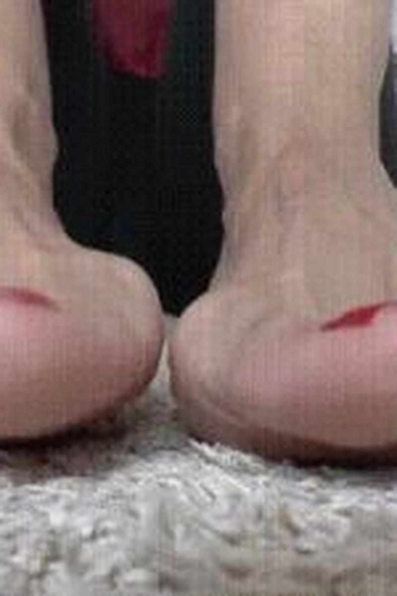 Relaxed Toe Wiggling - Screenshot 1 of 4 - Close Up