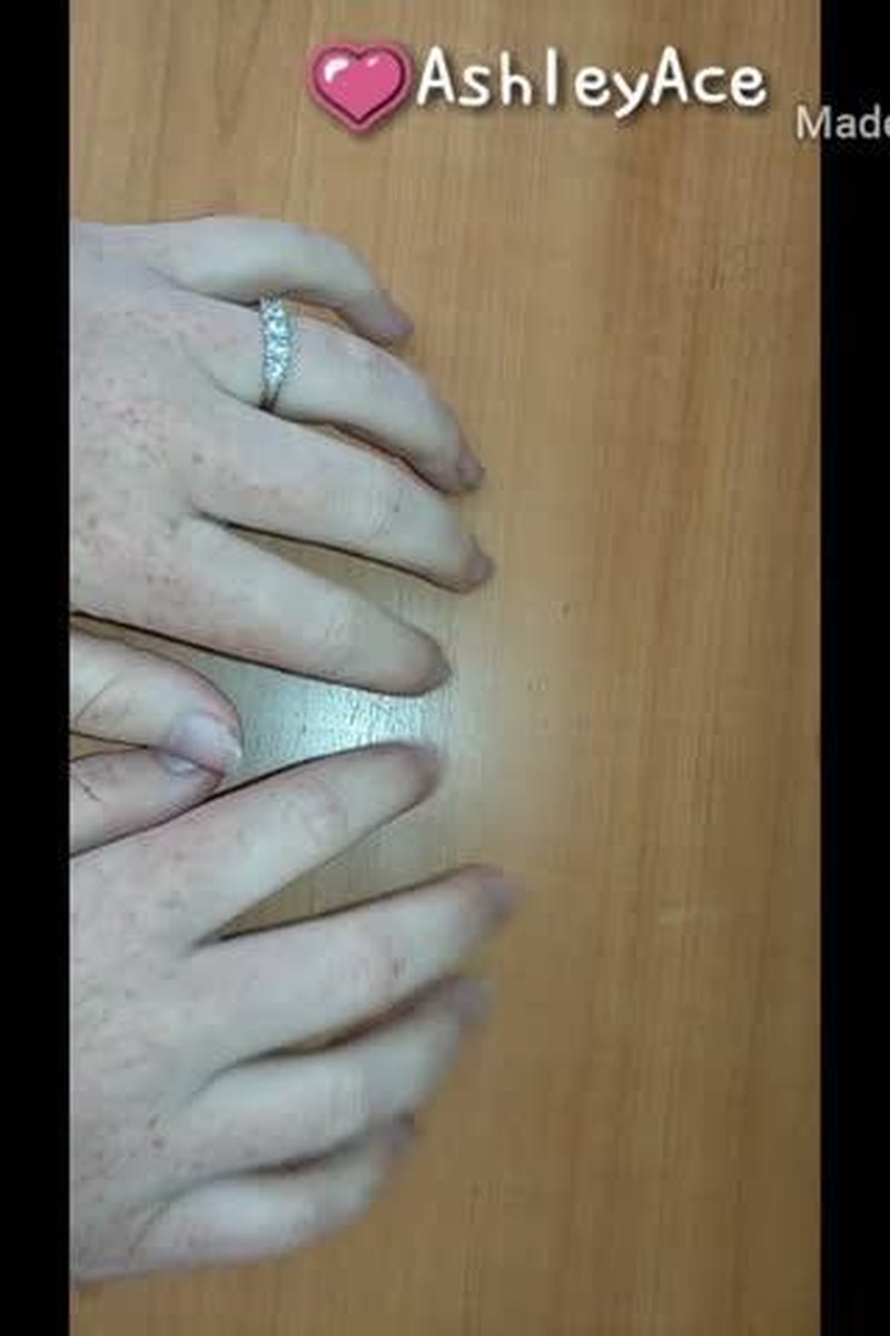 Fingernail Tapping - Screenshot 1 of 4 - Fake Nails