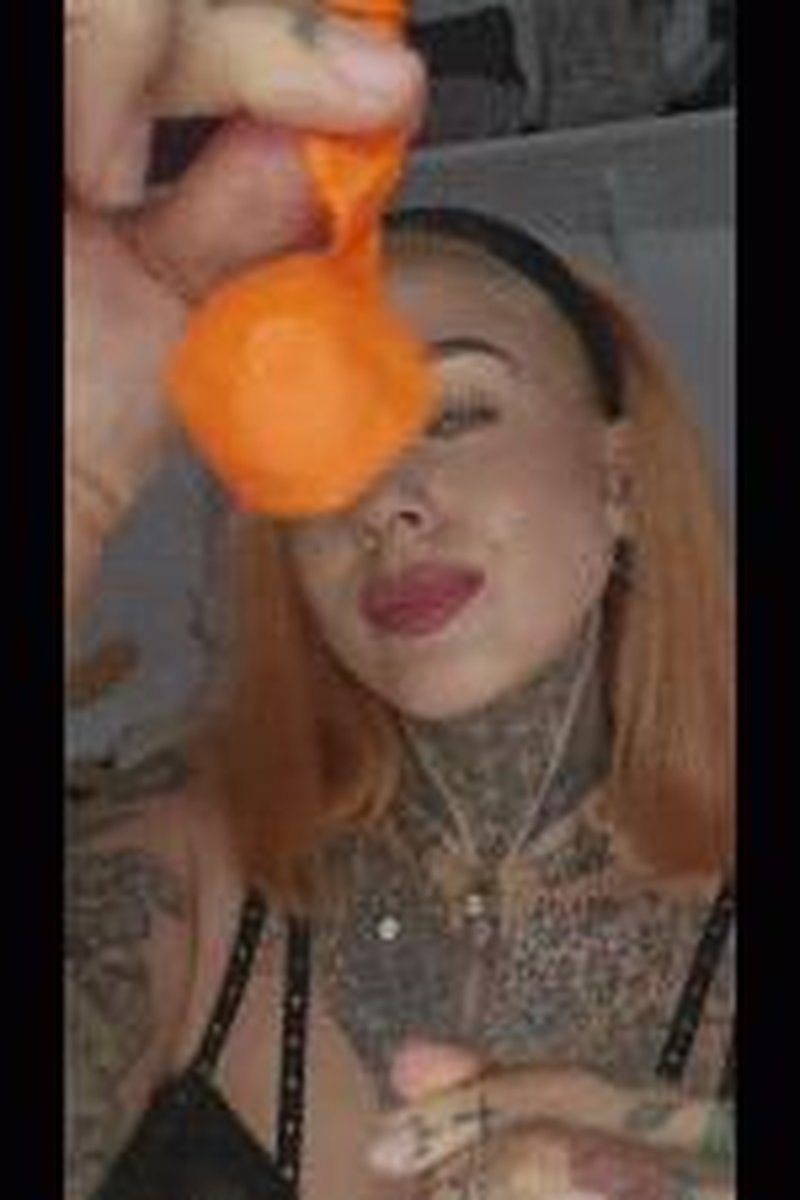 Balloon Blowing - Screenshot 1 of 4 - Balloon Fetish