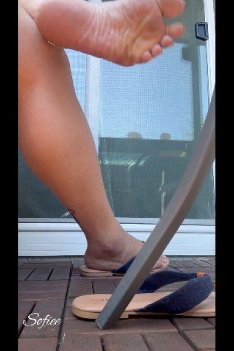 Sole Smacks & Dangle - Screenshot 1 of 4 - Bigfeet