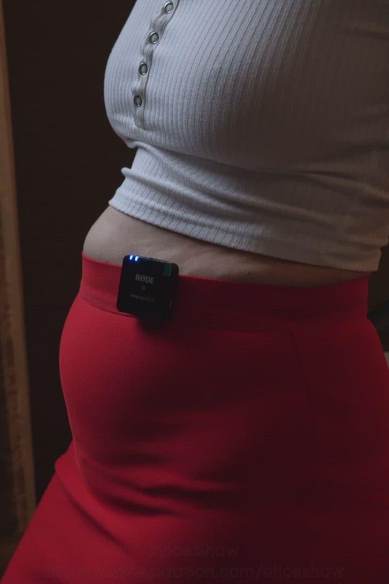 Red Skirt - Screenshot 1 of 4 - BBW
