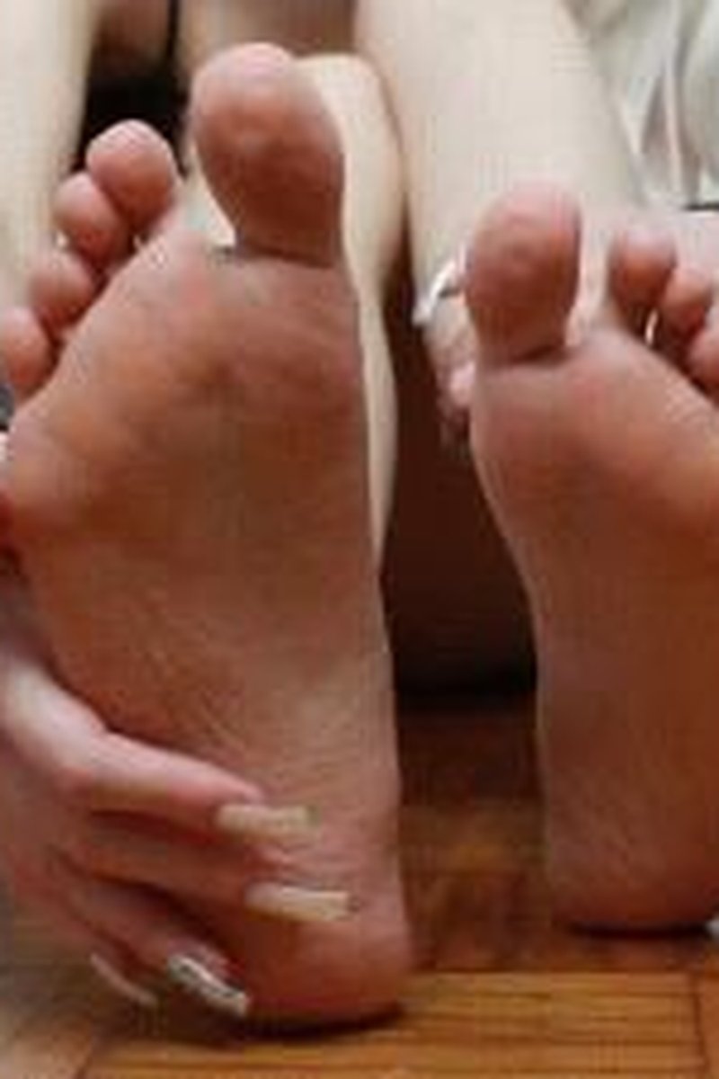 Stroke, Foot Bitch - Screenshot 1 of 4 - Foot Fetish