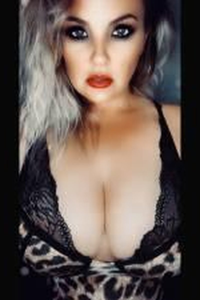 Wanna Play? - Screenshot 1 of 4 - Big Tits