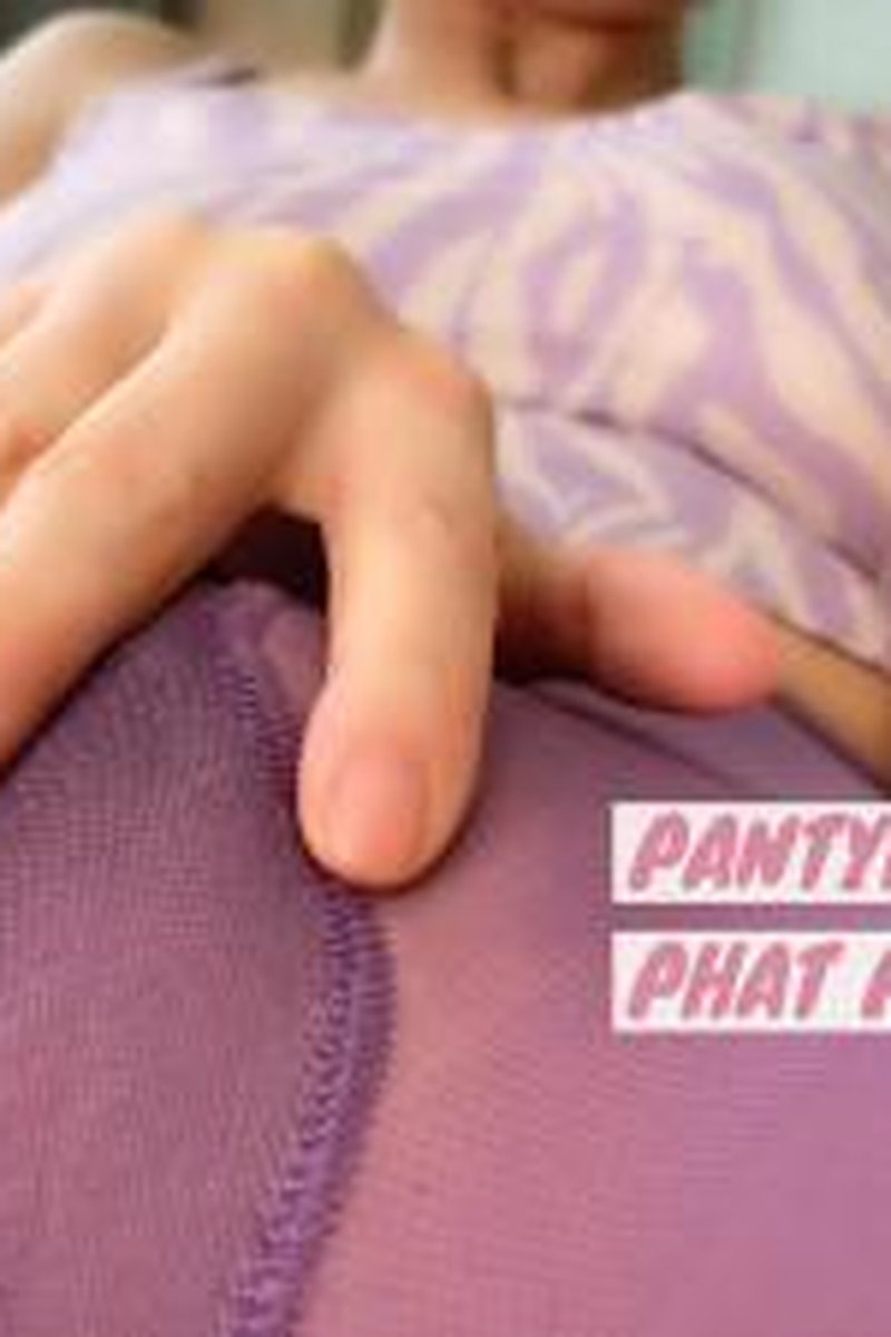 Tights Cameltoe Tease - Screenshot 1 of 4 - Camel Toe