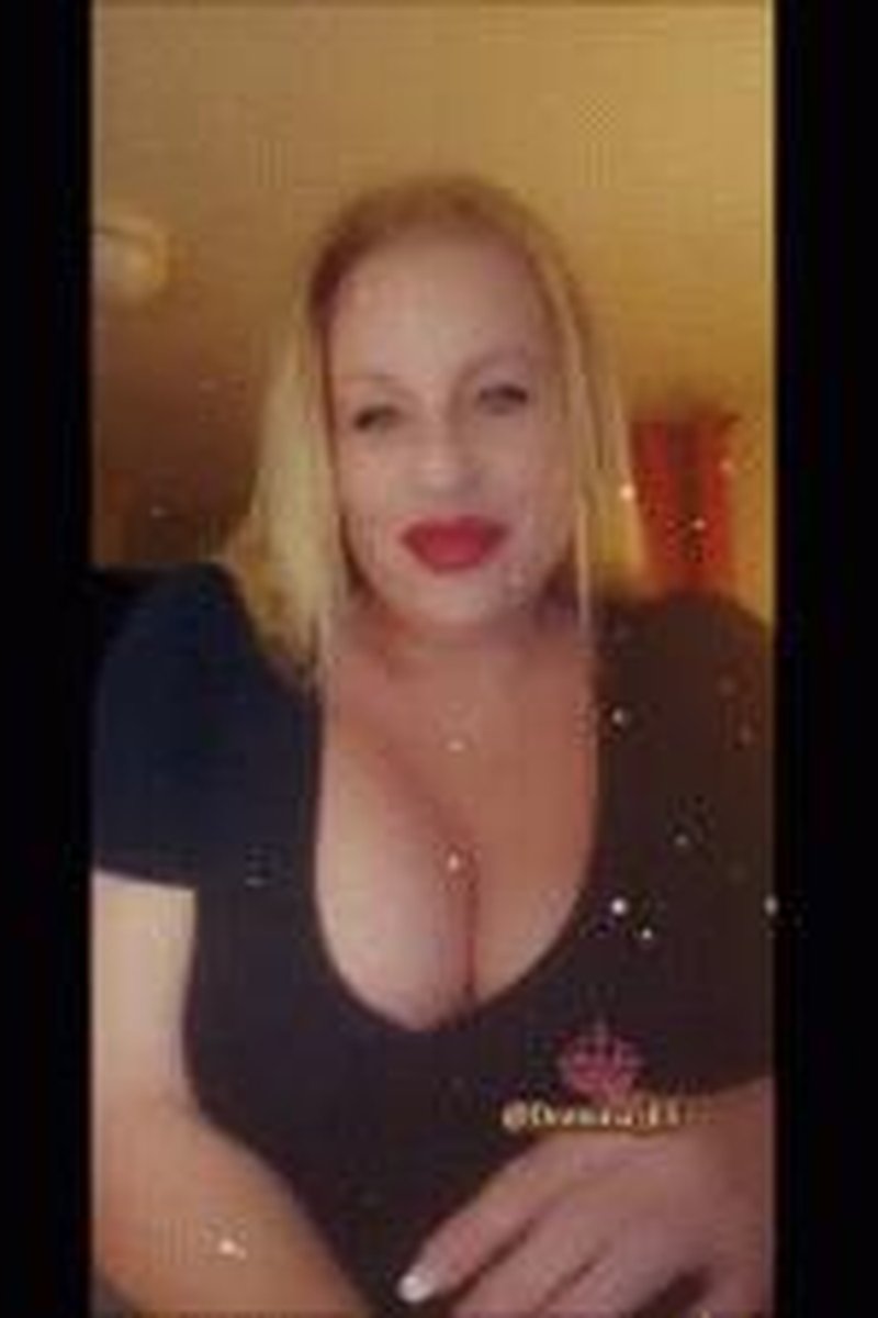 Dick Toothbrush - Screenshot 1 of 4 - Big Tits