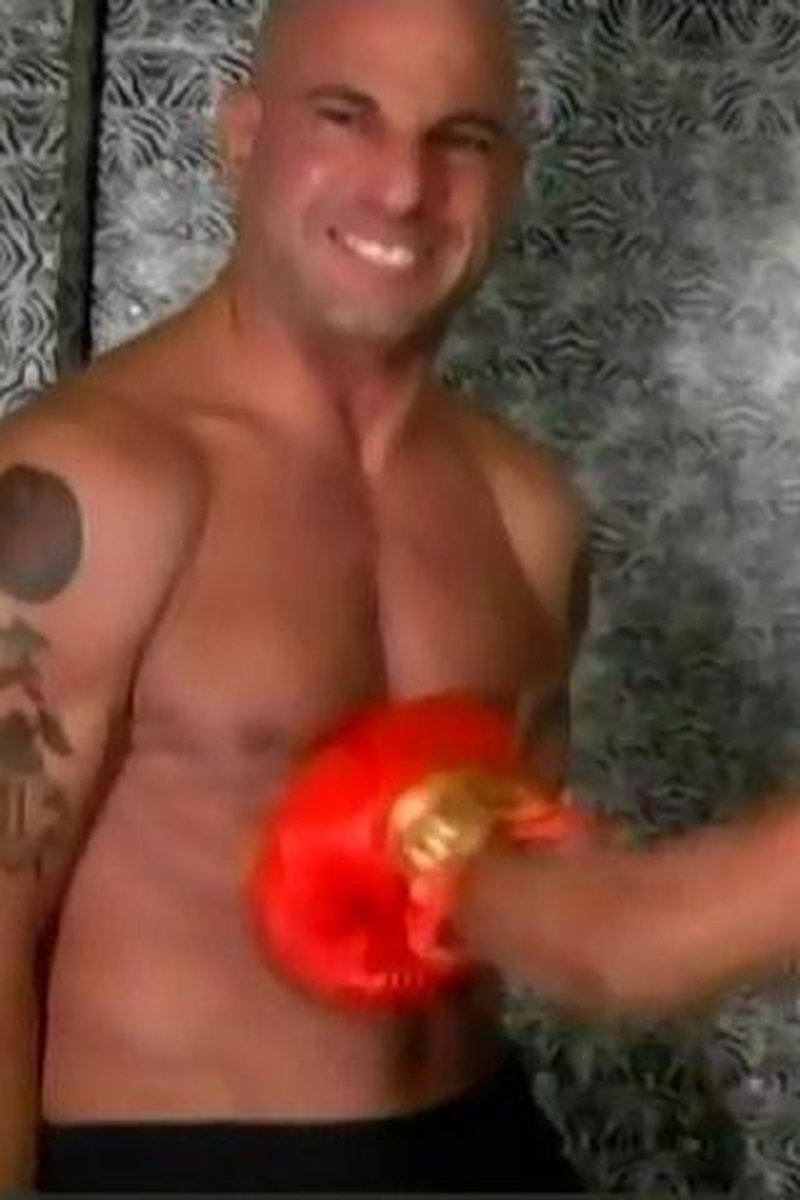 Intergende Belly Punch Match BJ & Sex - Screenshot 1 of 4 - Amateur