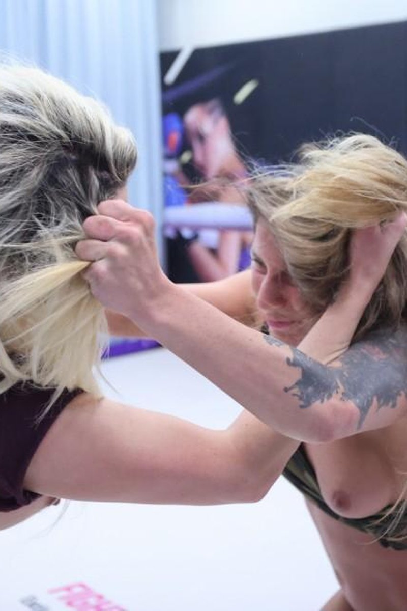 Bella vs. Vera - Screenshot 1 of 4 - Bondage