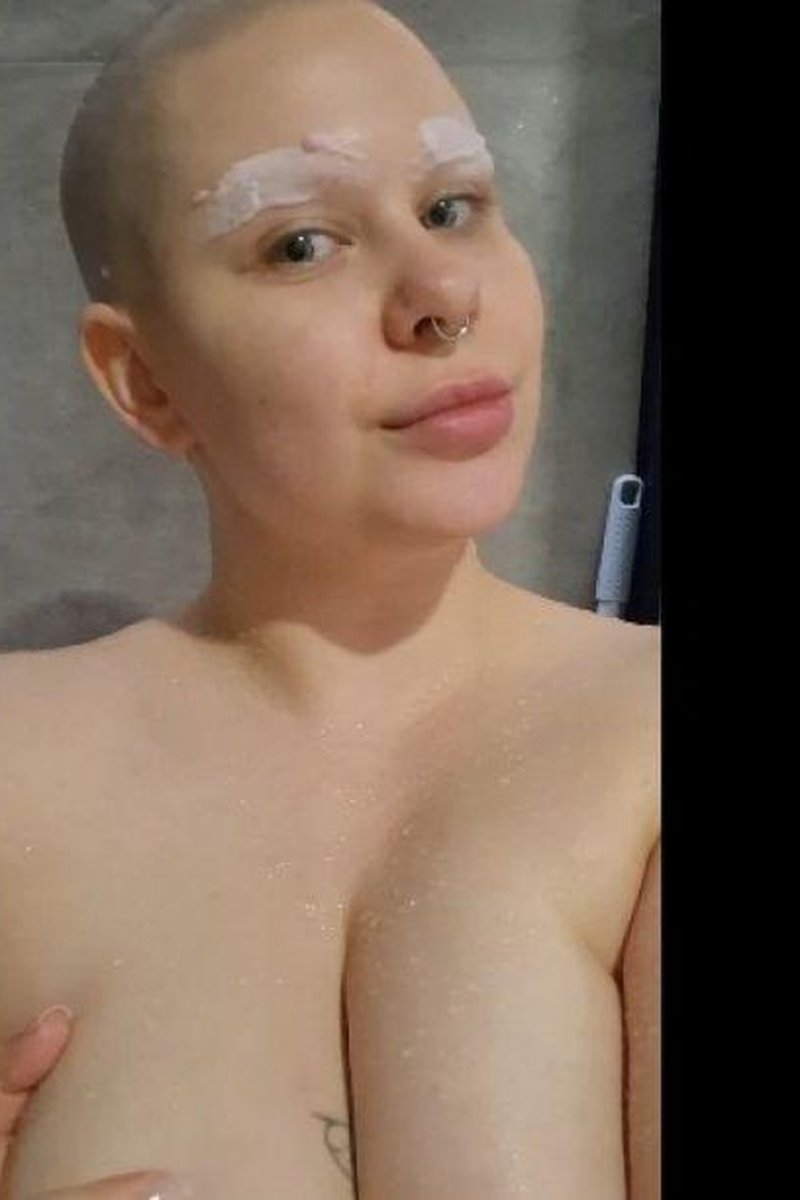 Eyebrow Shave - Screenshot 1 of 4 - Baldhead