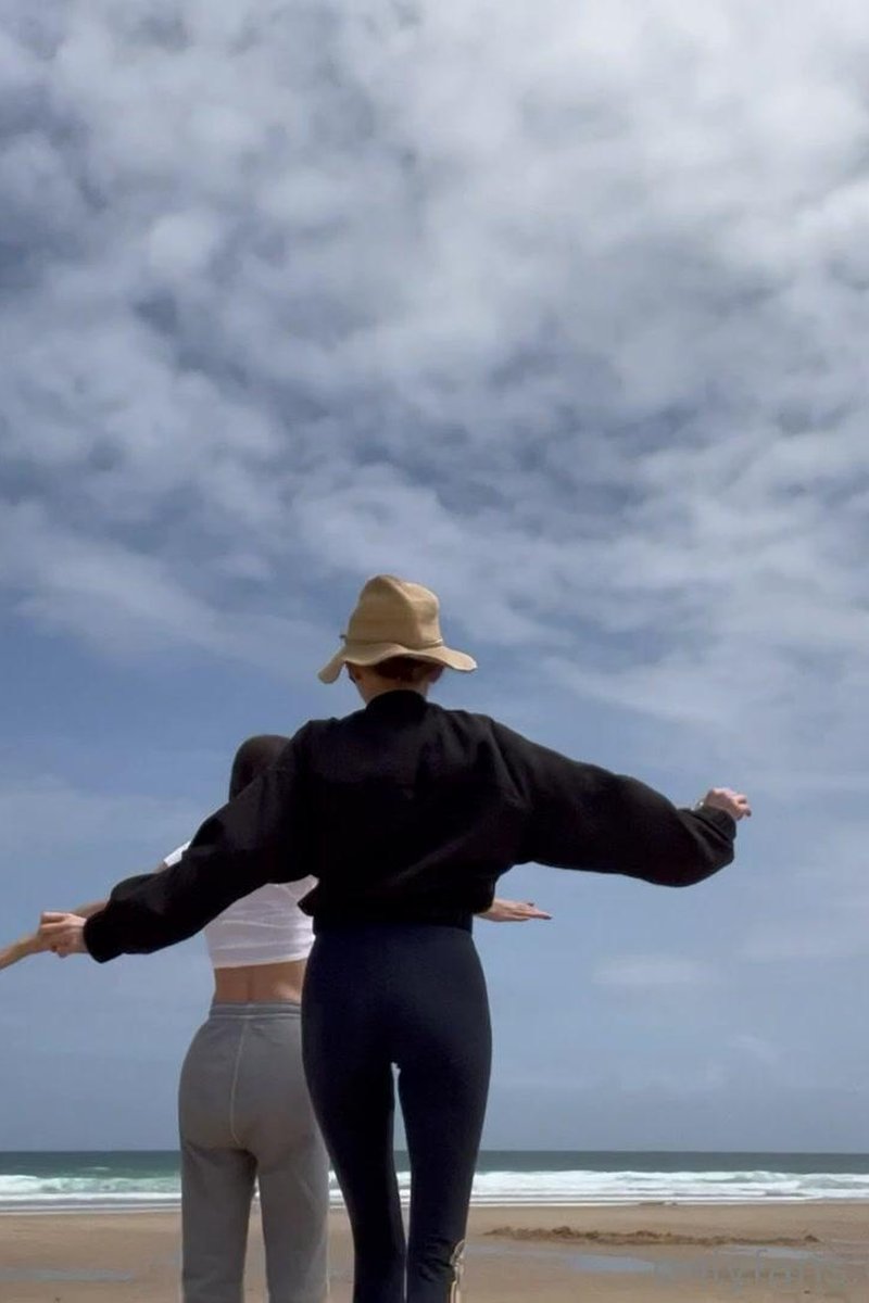 Guys! - Screenshot 1 of 4 - Beach