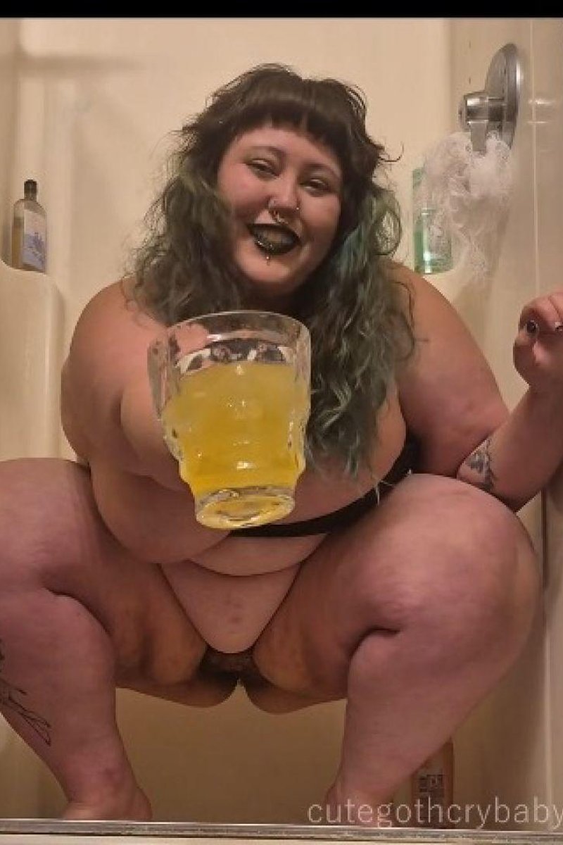 BBW Pee Compilation - Screenshot 1 of 4 - BBW