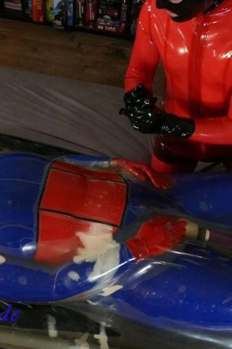 Miss Maskerade - Vacbed Vo 01 - Screenshot 1 of 4 - Bondage