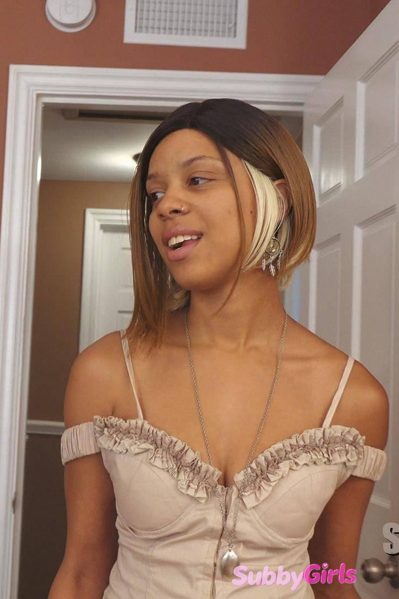 #338 - Screenshot 1 of 4 - Ela Darling