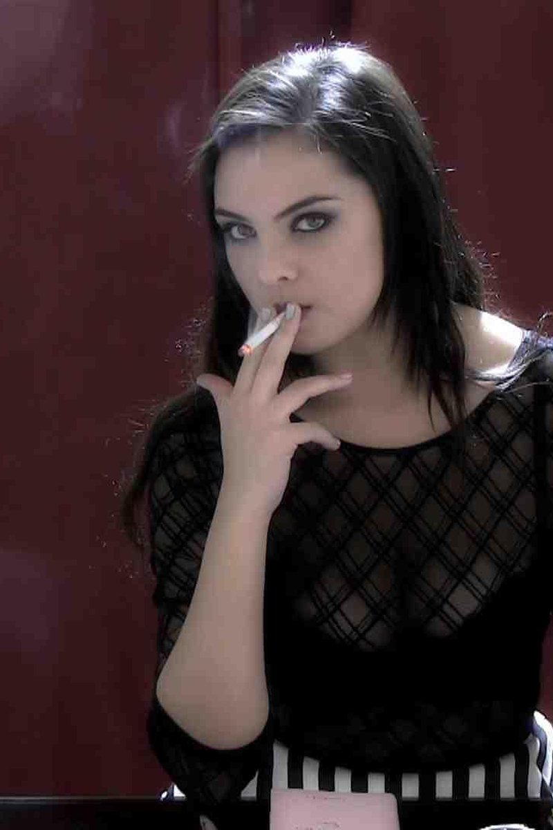 Mindy 3 - Screenshot 1 of 4 - Spanking