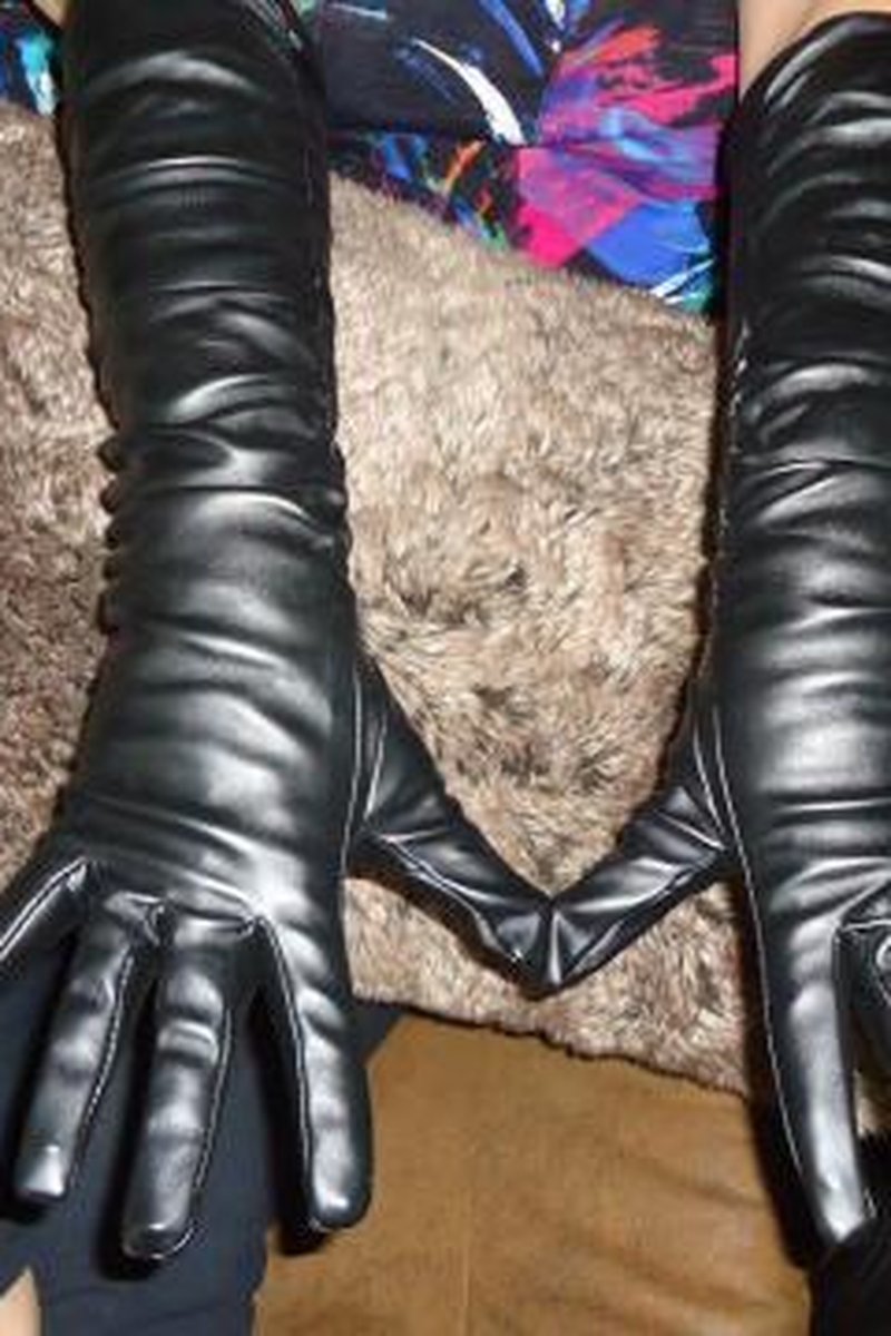 The Fetish Rose Gloves Galore - Screenshot 1 of 4 - BBW