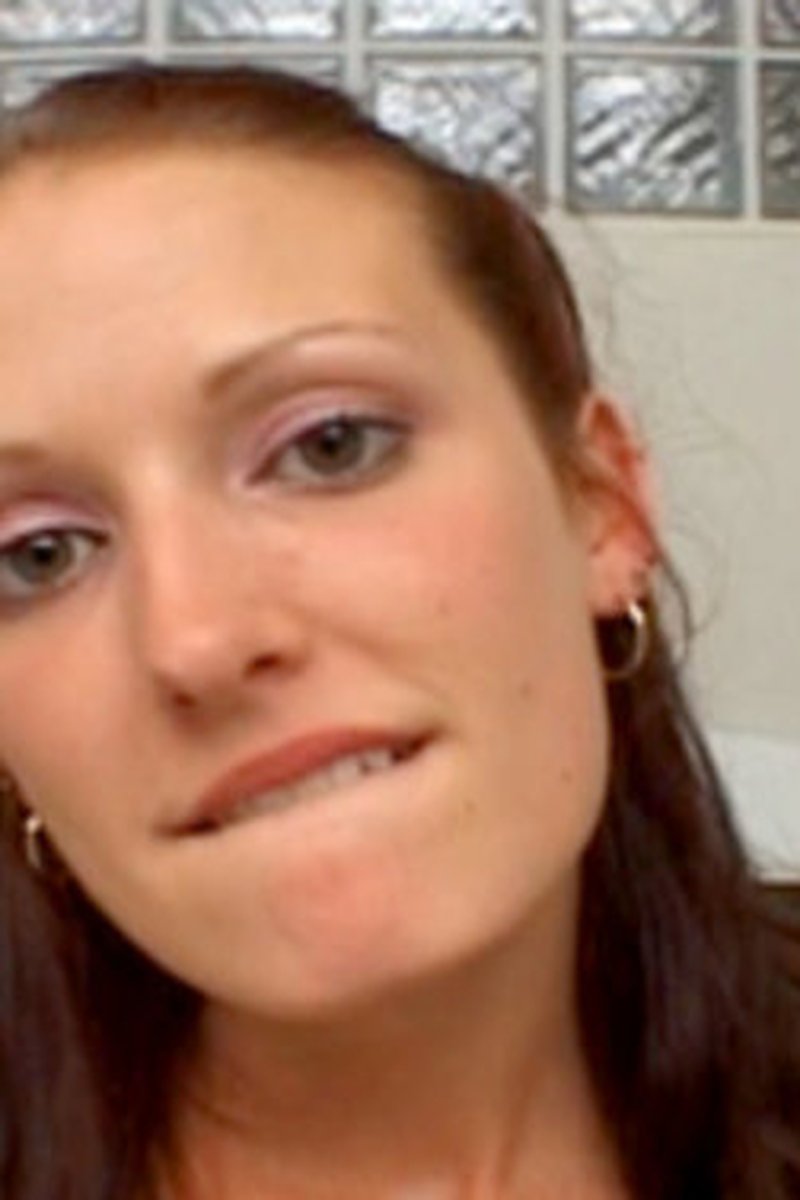Hailey Young - Screenshot 1 of 4 - Brown Hair