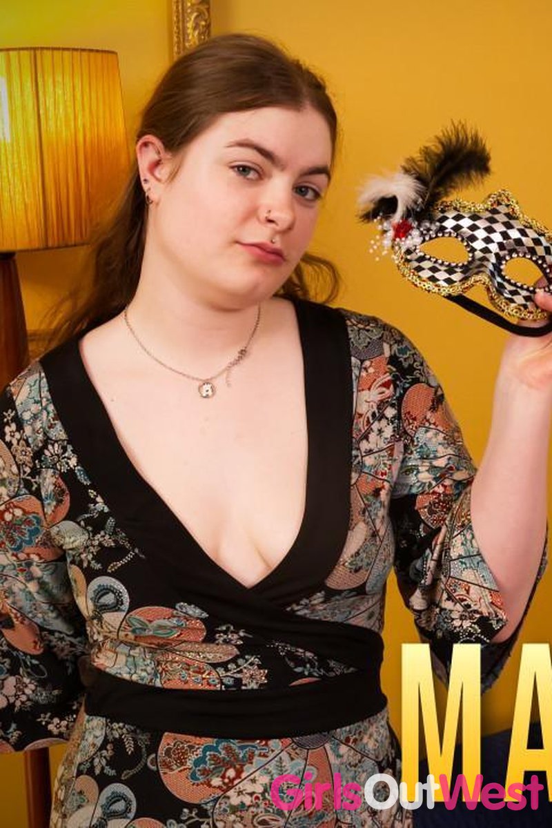 Maehem - Masquerade - Screenshot 1 of 4 - Brown Hair