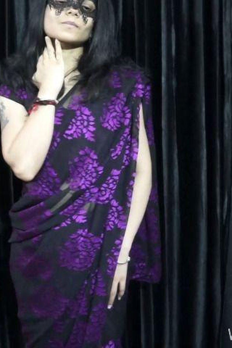 TP-manyvidsindianbhabhijigna-indian-girl-jigna-saree-strip-pee
