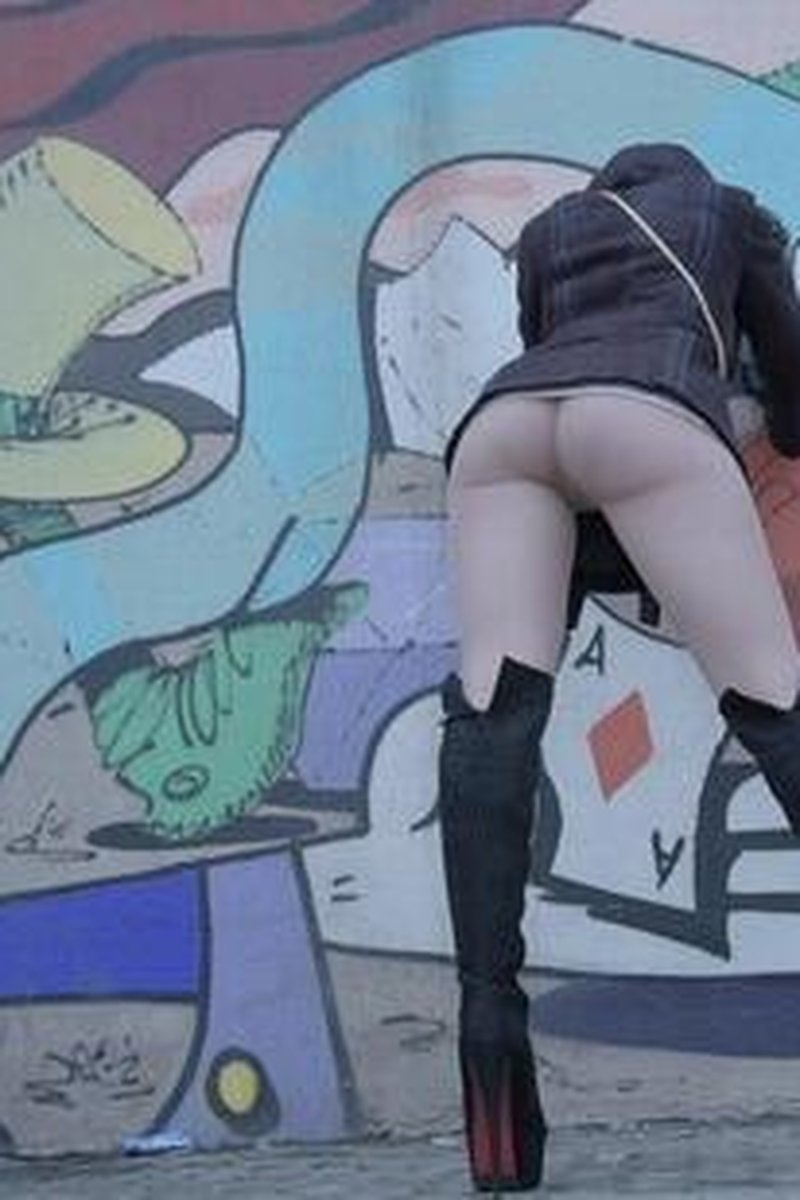 Purple Coat - Screenshot 1 of 4 - Bottomless