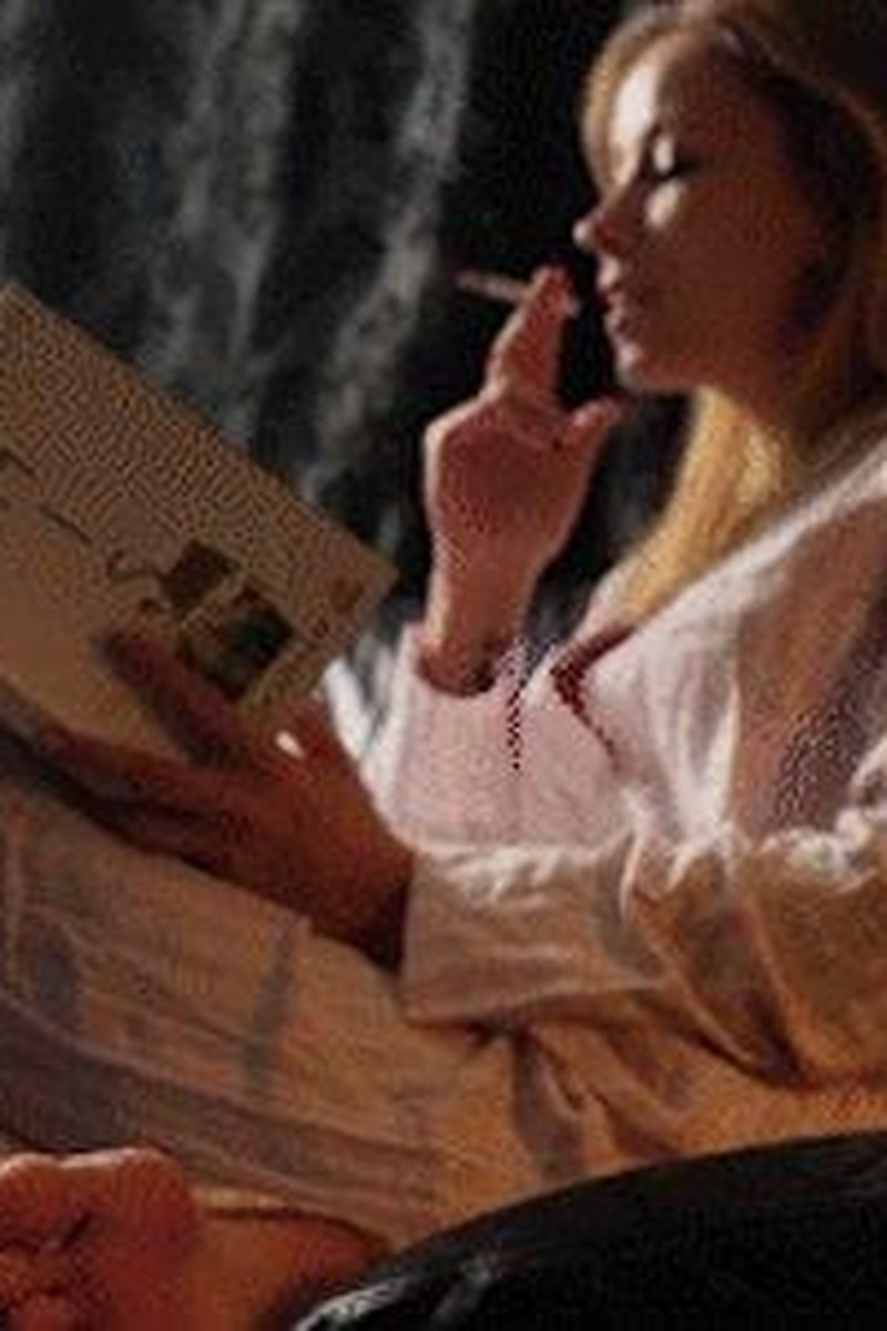Reading, Smoking Fhd Mp 4 - Screenshot 1 of 4 - Femdom