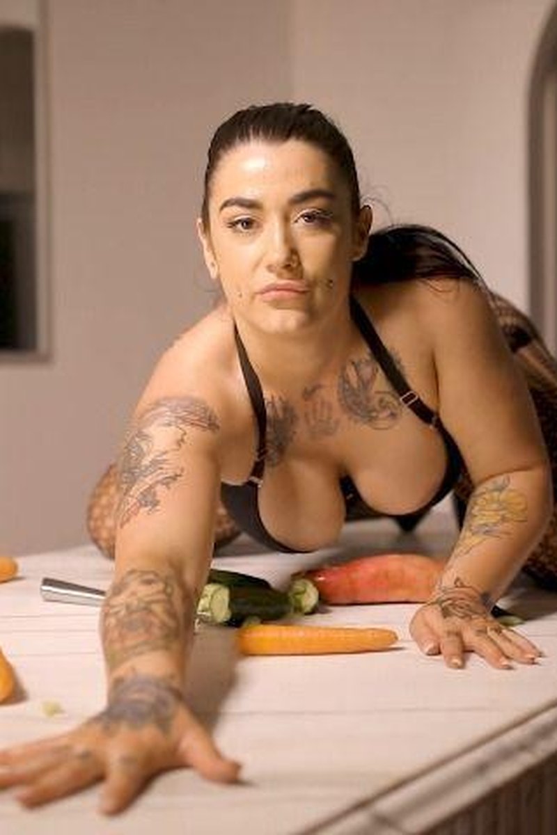 Getting Messy With Veges - Screenshot 1 of 4 - Babes