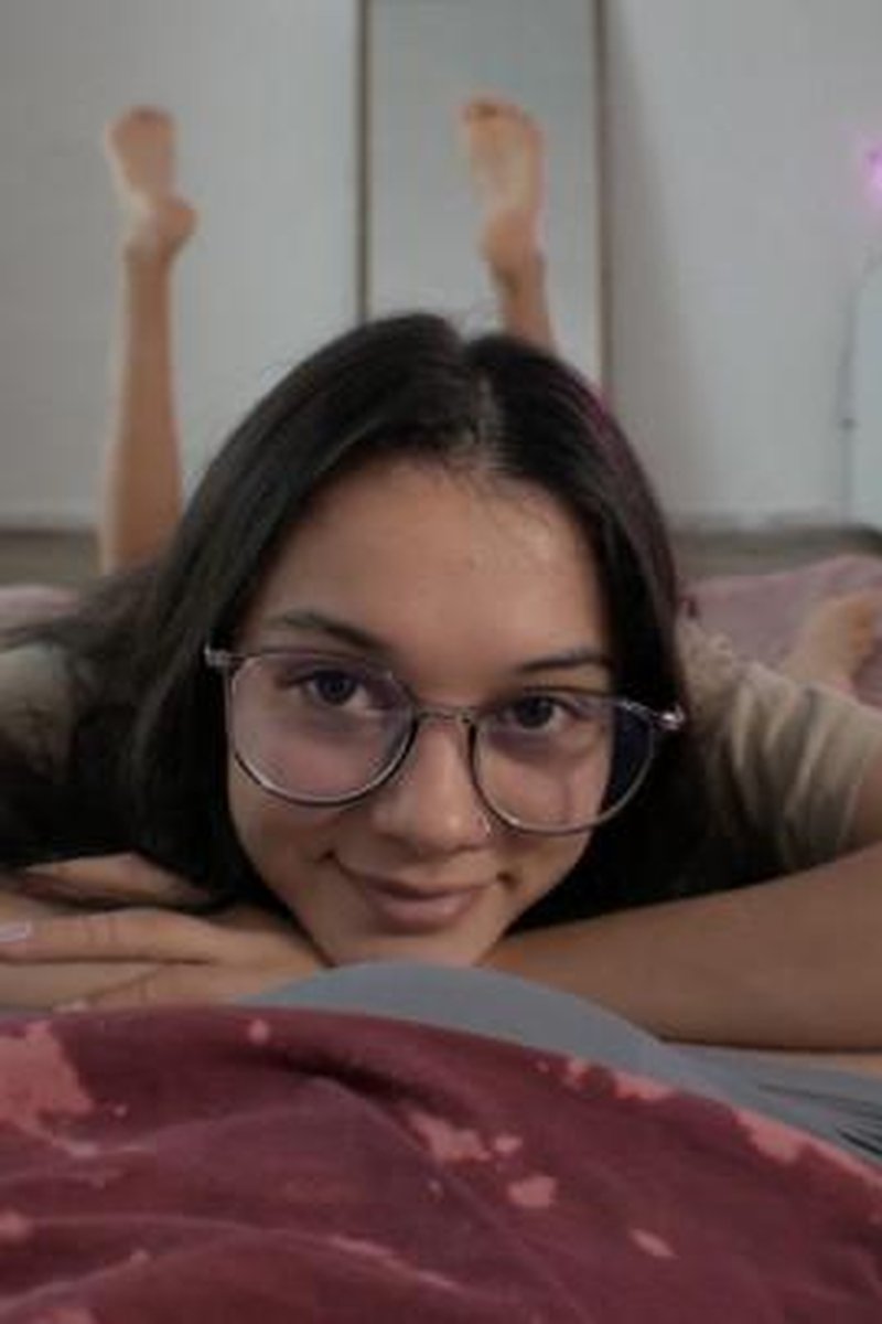 Bratty Sis - Screenshot 1 of 4 - Blowjob