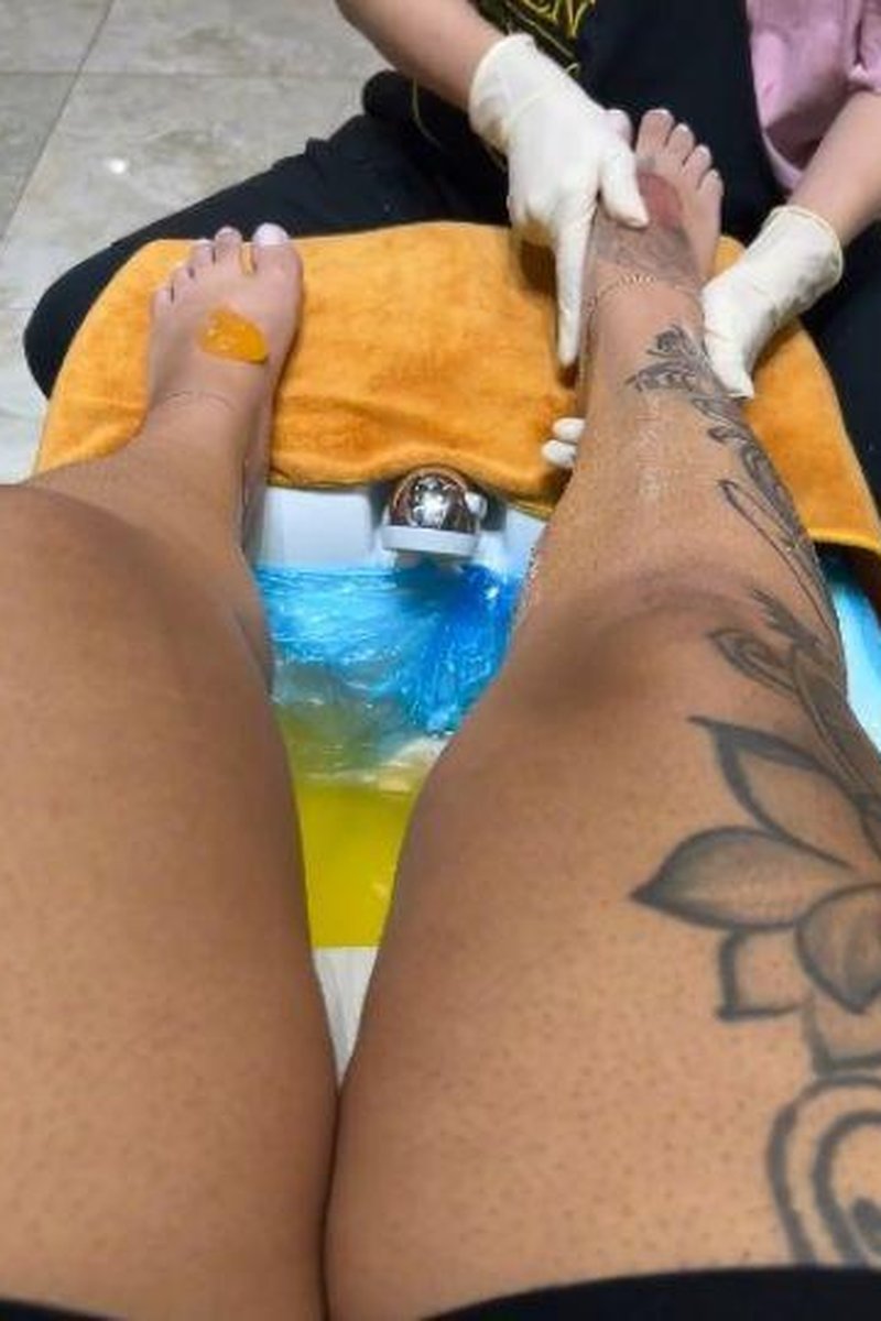 Pedicure Session - Screenshot 1 of 4 - Foot Fetish