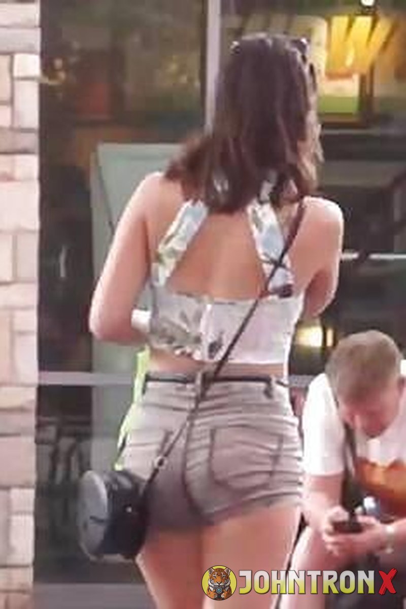 Gin - Screenshot 1 of 4 - Blowjob