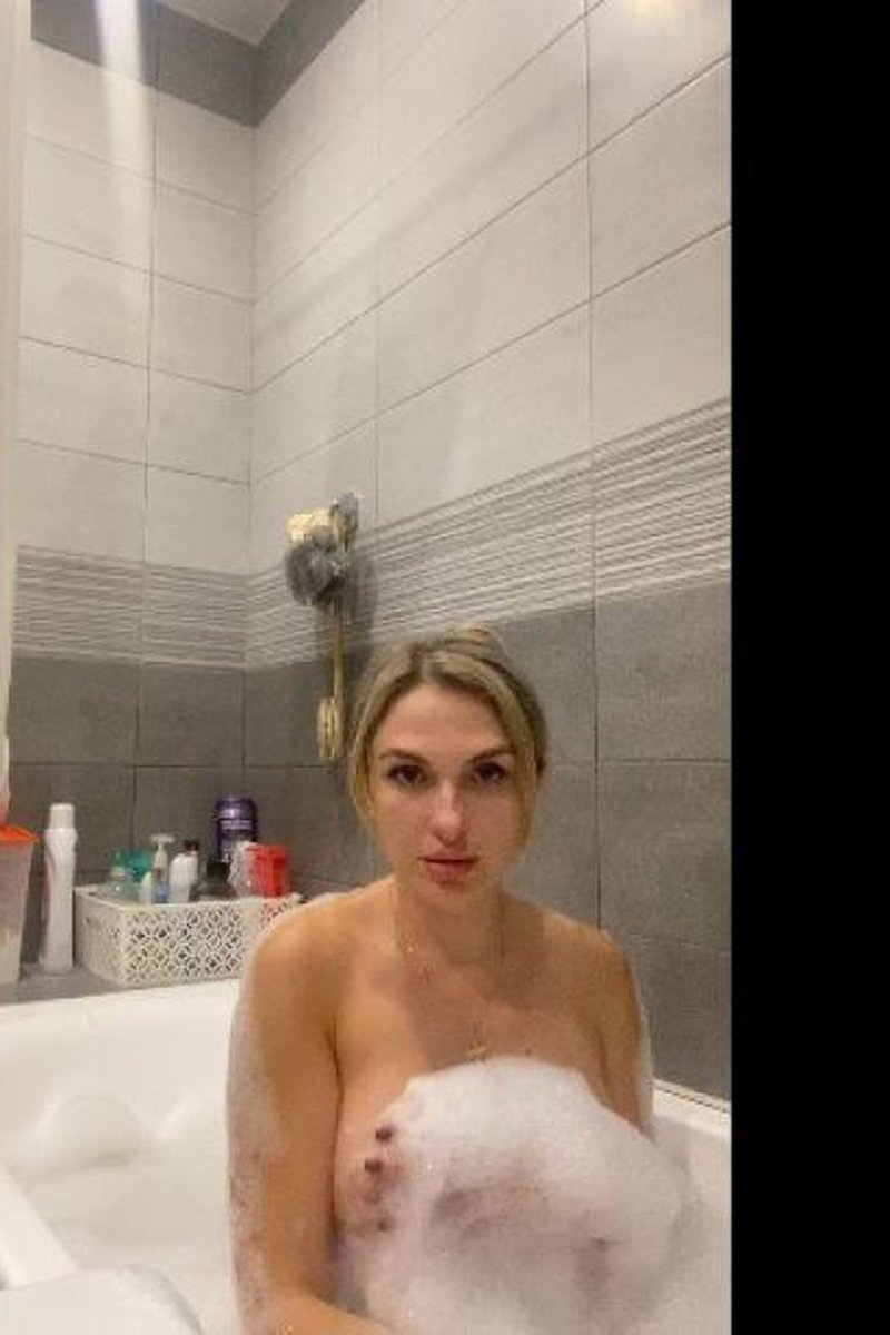 Shower Time - Screenshot 1 of 4 - Masturbation
