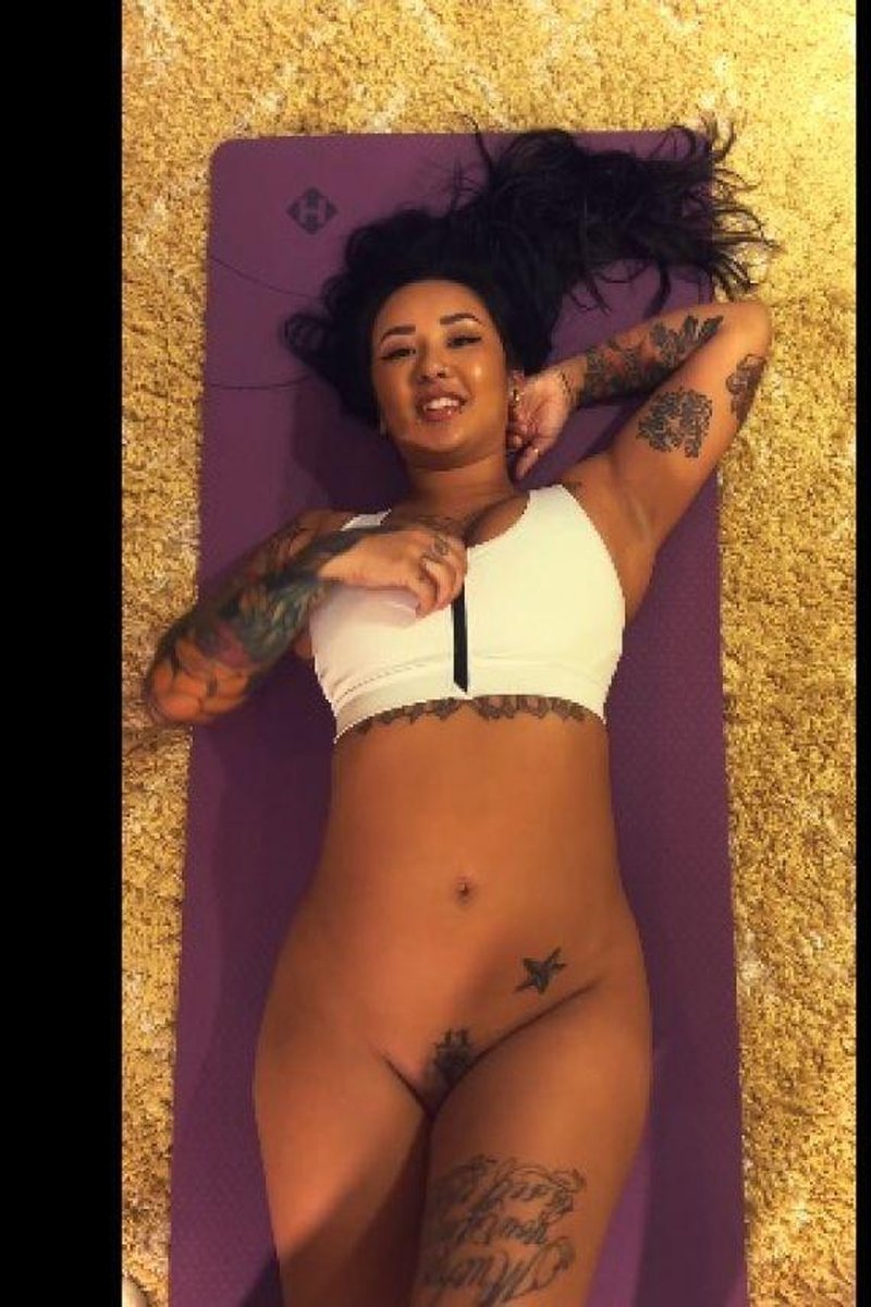 Help Me Stretch - Screenshot 1 of 4 - Asian
