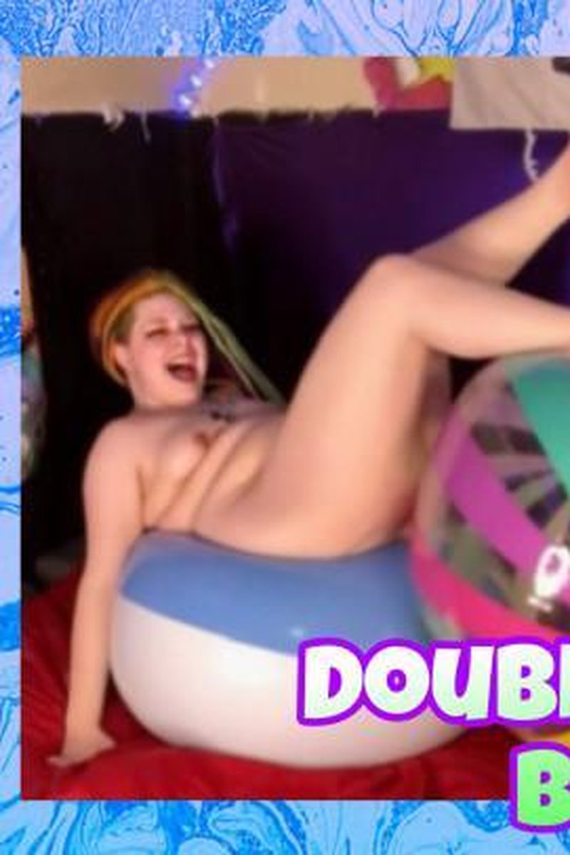 Double Beach Ball Bouncing - Screenshot 1 of 4 - Beach Balls