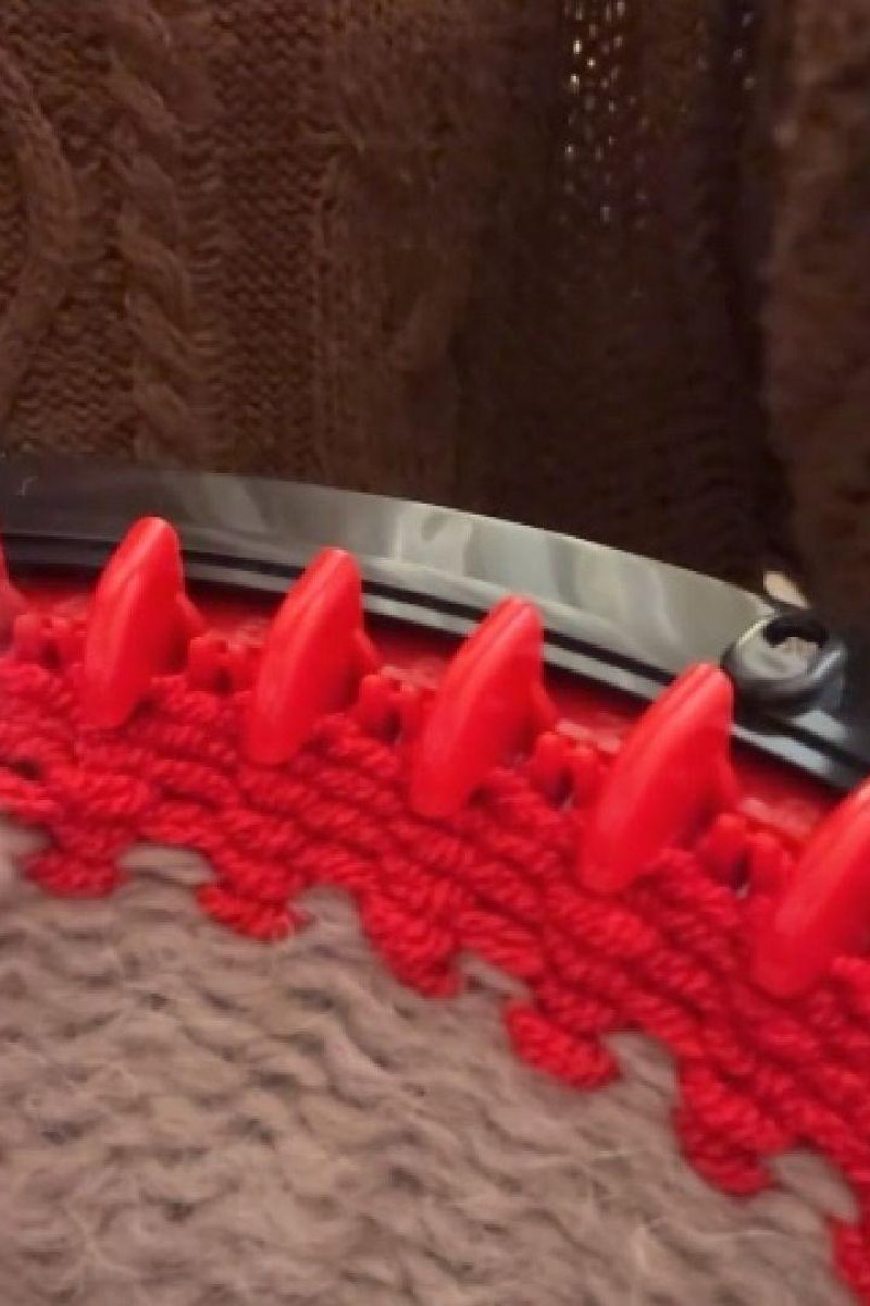 Changing Yarn - Knitting Machine Tutorial - Screenshot 1 of 4 - Diy