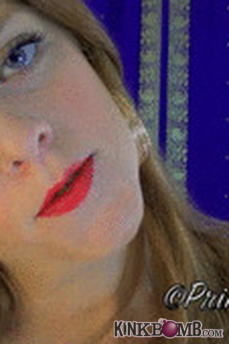 Mandy Loves Money: Watch Me Try on Earrings - Screenshot 1 of 4 - Bitch