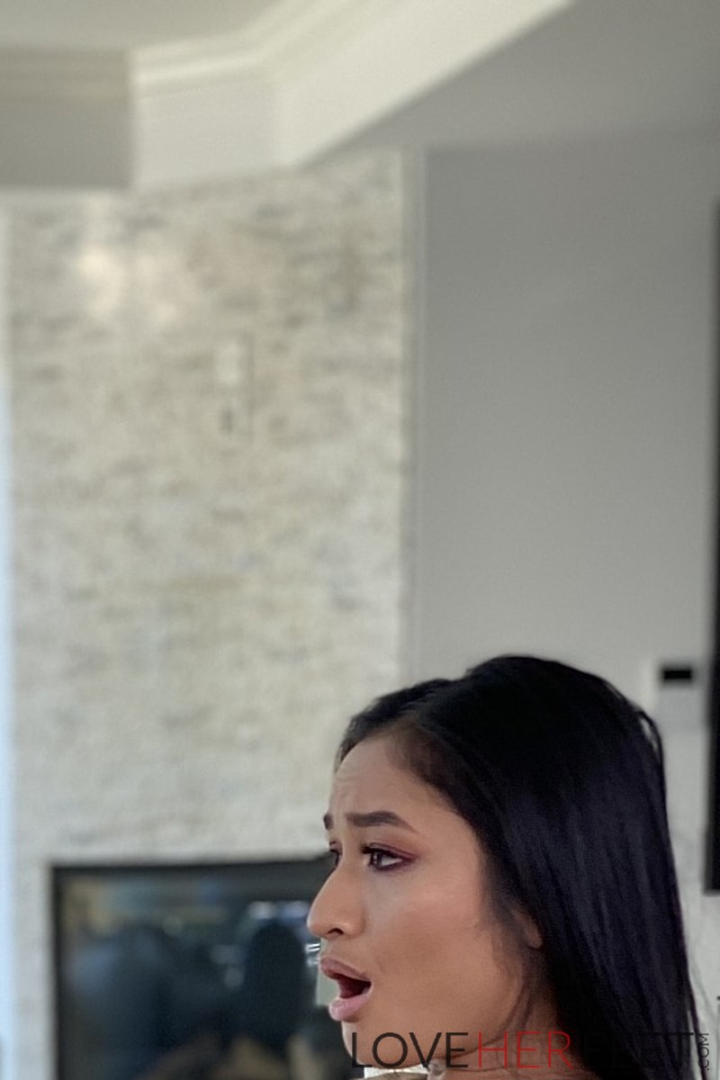 Avery Black (Behind the Scenes) - Screenshot 1 of 4 - Asian