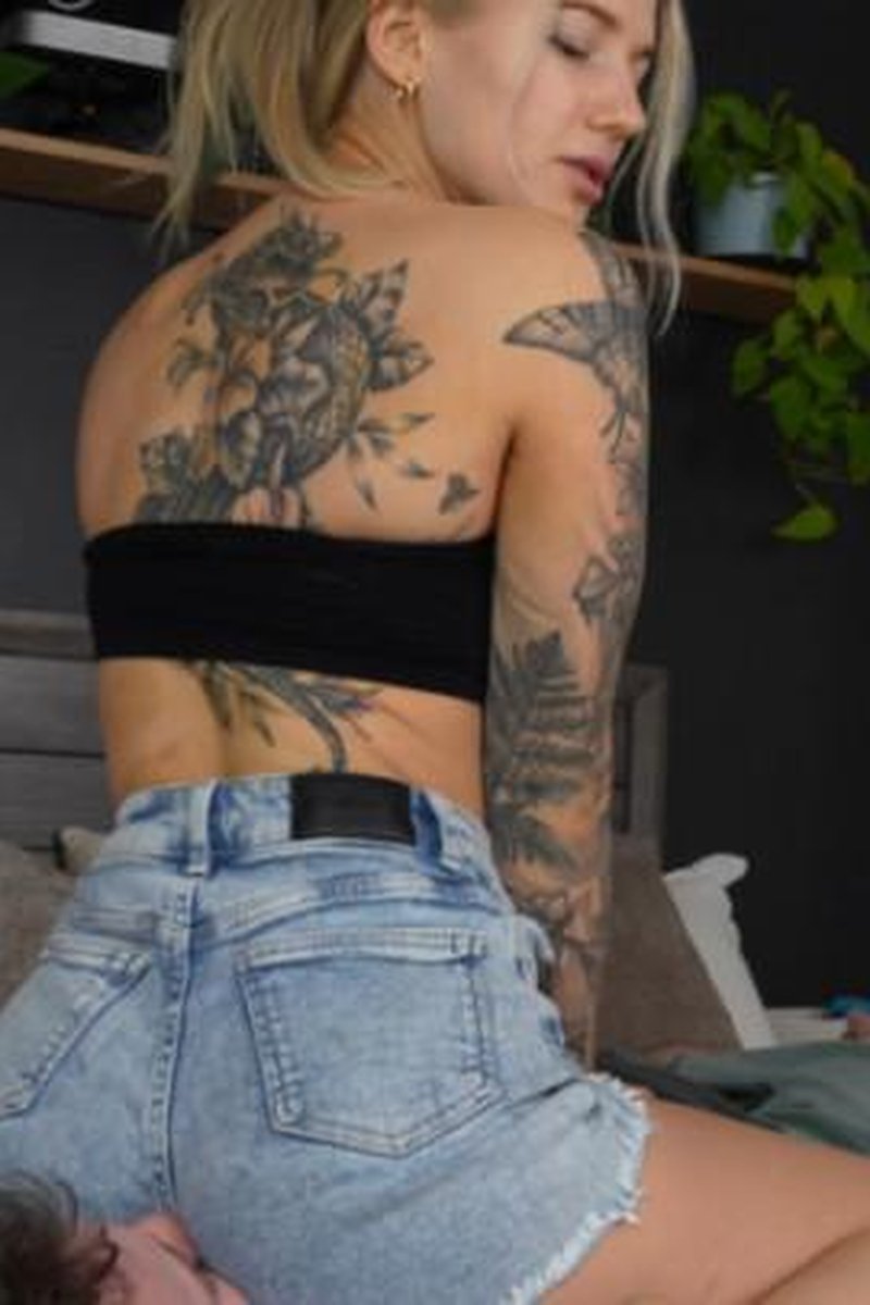 Is Facesitting Funny - Screenshot 1 of 4 - Ass Fetish