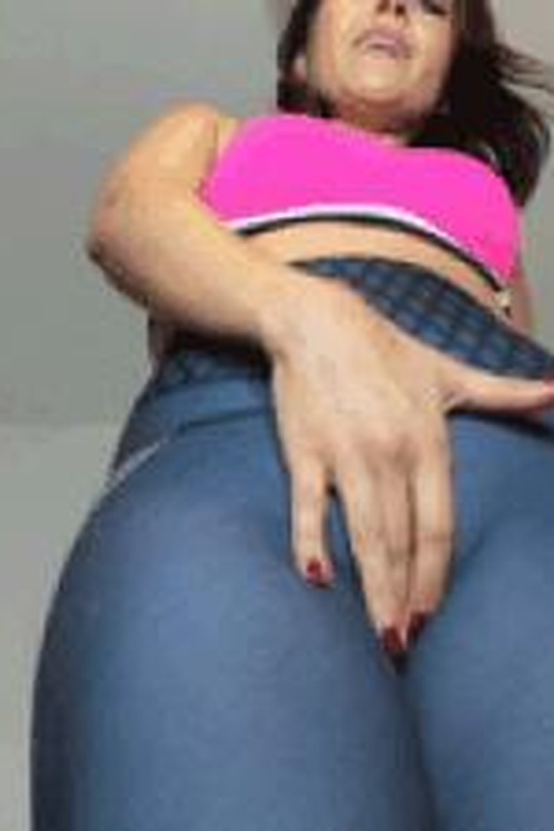 Cameltoe In Control - Screenshot 1 of 4 - Bitch