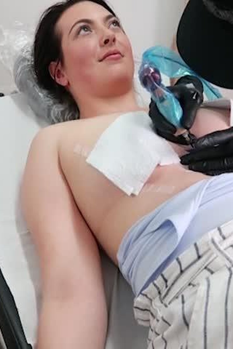 My First Tattoo - Screenshot 1 of 4 - Babes