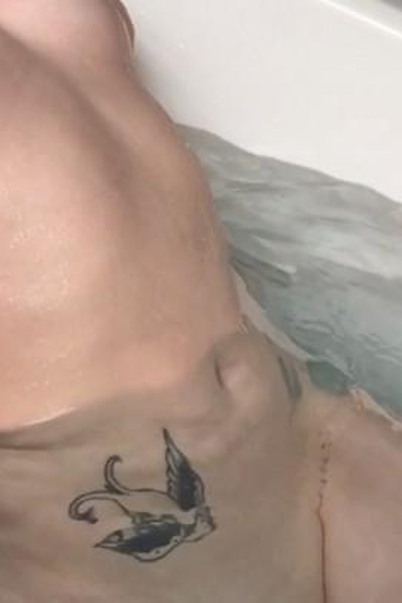 Bath Buzz Clit Rubbing - Screenshot 1 of 4 - Bathroom