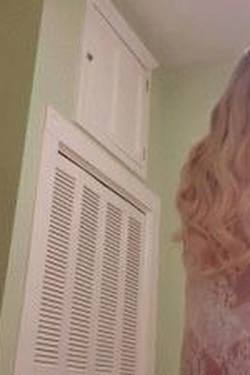 Basic To Bimbo - Screenshot 1 of 4 - Ass Worship
