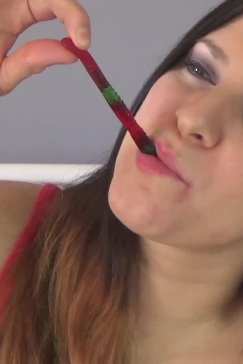 Devouring Gummy Worms - Screenshot 1 of 4 - Biting
