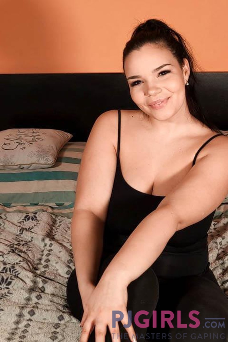 Sofia - Screenshot 1 of 4 - Curvy